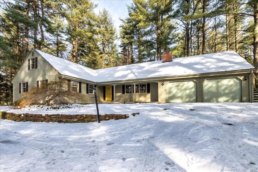12 Vining Dr, Simsbury, CT 06070