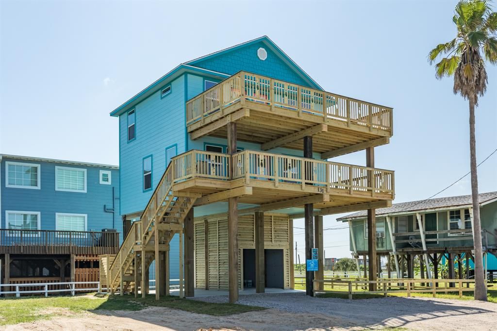 131 Yucca Ave, Freeport, TX 77541