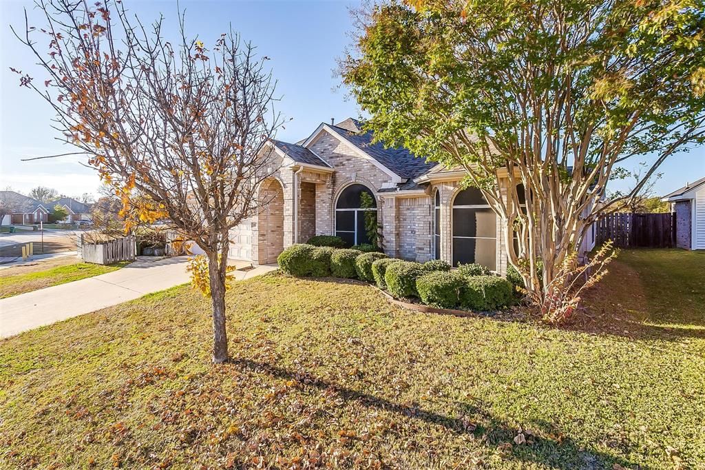 501 E Lynn Creek Dr, Arlington, TX 76002