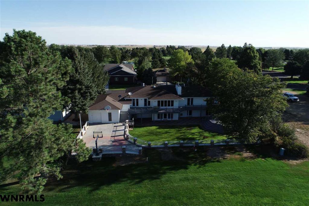1126 Meadowlark Dr, Scottsbluff, NE 69361