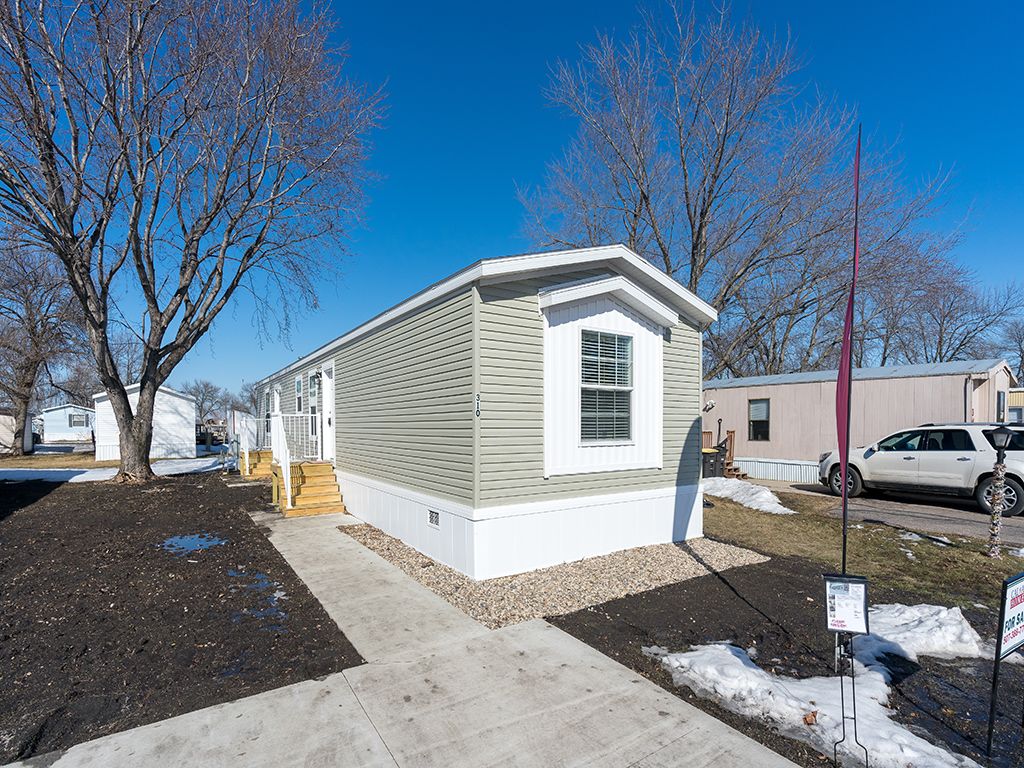 Single Story 3DR 2BA - 1672-206 Plan in Camelot Estates, Mankato, MN 56003