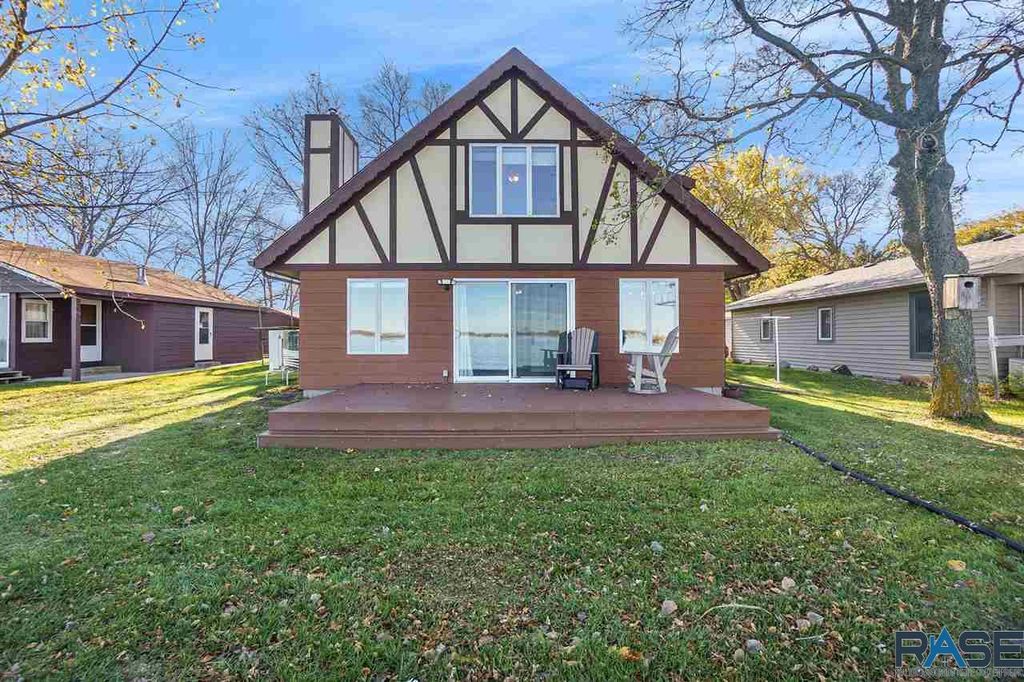 46084 238th St, Wentworth, SD 57075