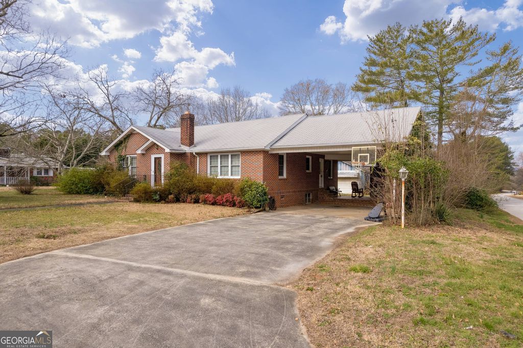 1524 Mize Rd, Toccoa, GA 30577 See Est. Value, Schools & More