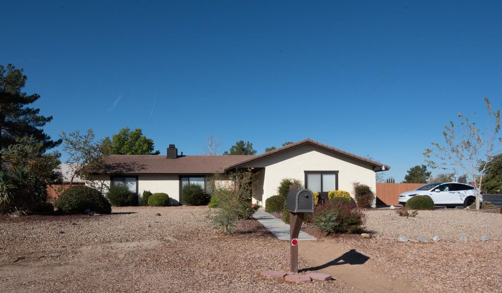 14074 Chogan Rd, Apple Valley, CA 92307