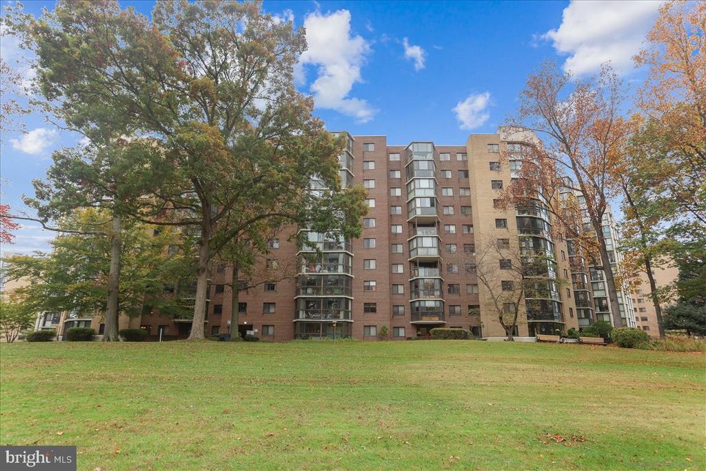 15107 Interlachen Dr #2717, Silver Spring, MD 20906