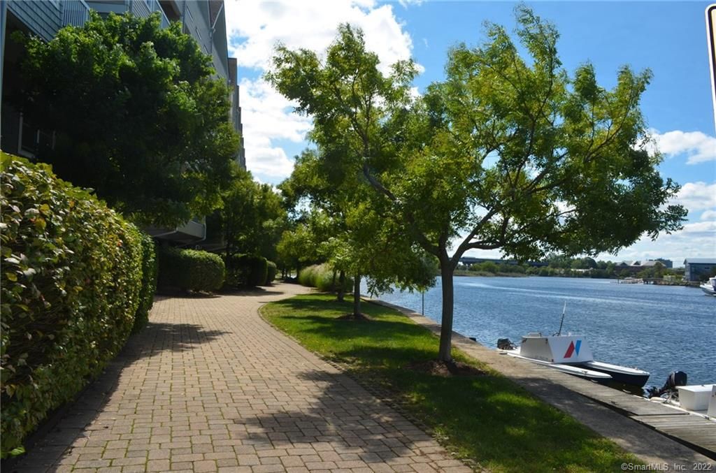 4 Daskams Ln #302, Norwalk, CT 06851
