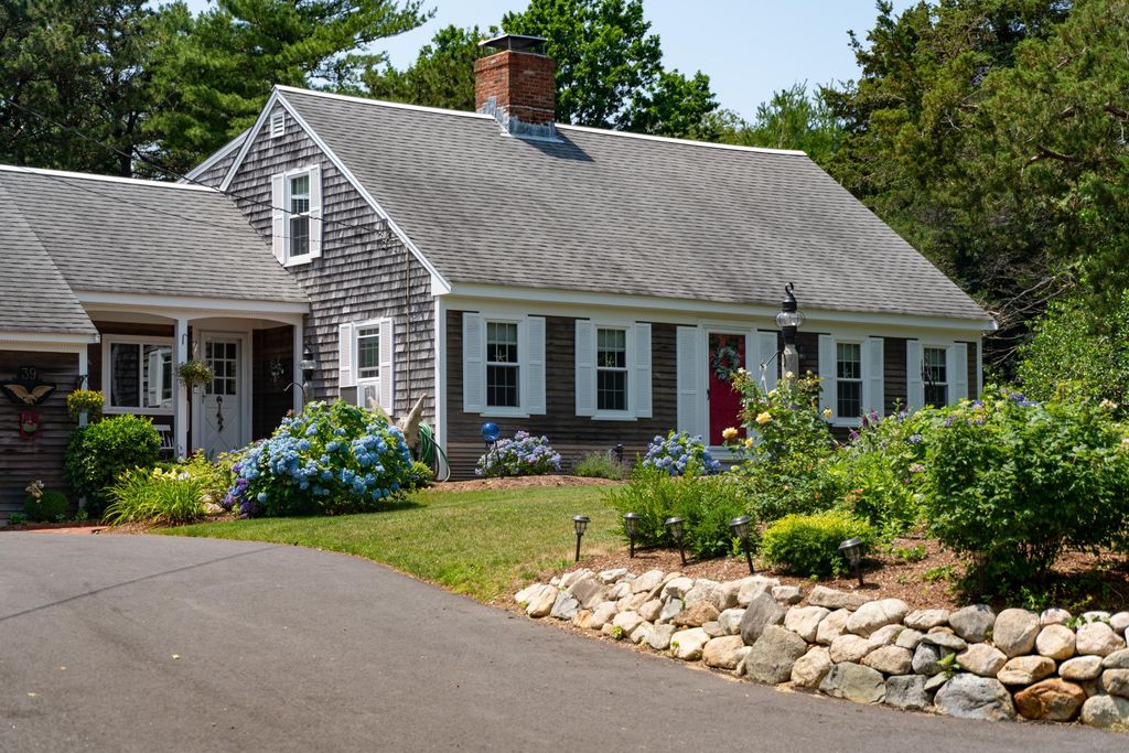 39 Hall St, Dennis, MA 02638