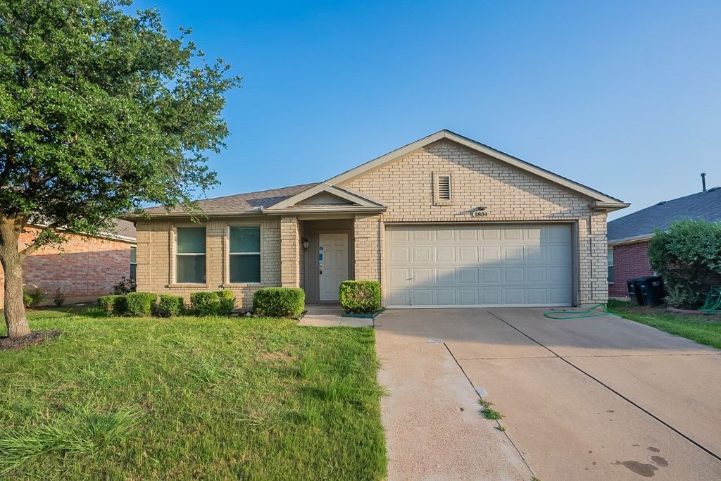1804 Two Hawks Dr, Fort Worth, TX 76131