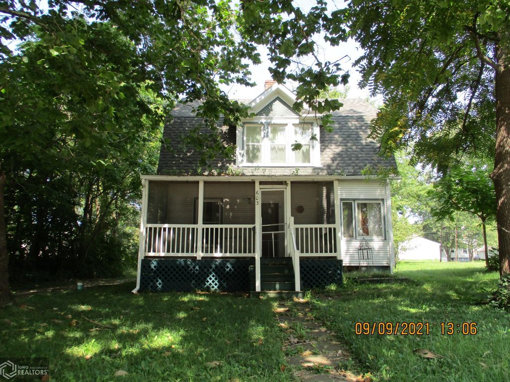 603 W Maple St, Centerville, IA 52544