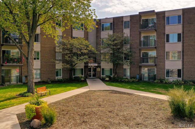 140 W Wood St #332, Palatine, IL 60067