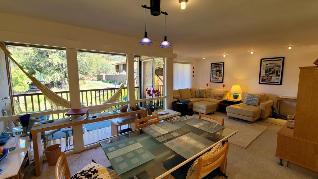 72 Surrey Ln #72, San Rafael, CA 94903