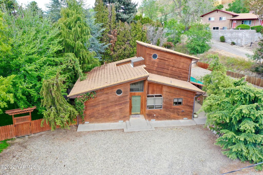 121 Temby Ln, Granger, WA 98932