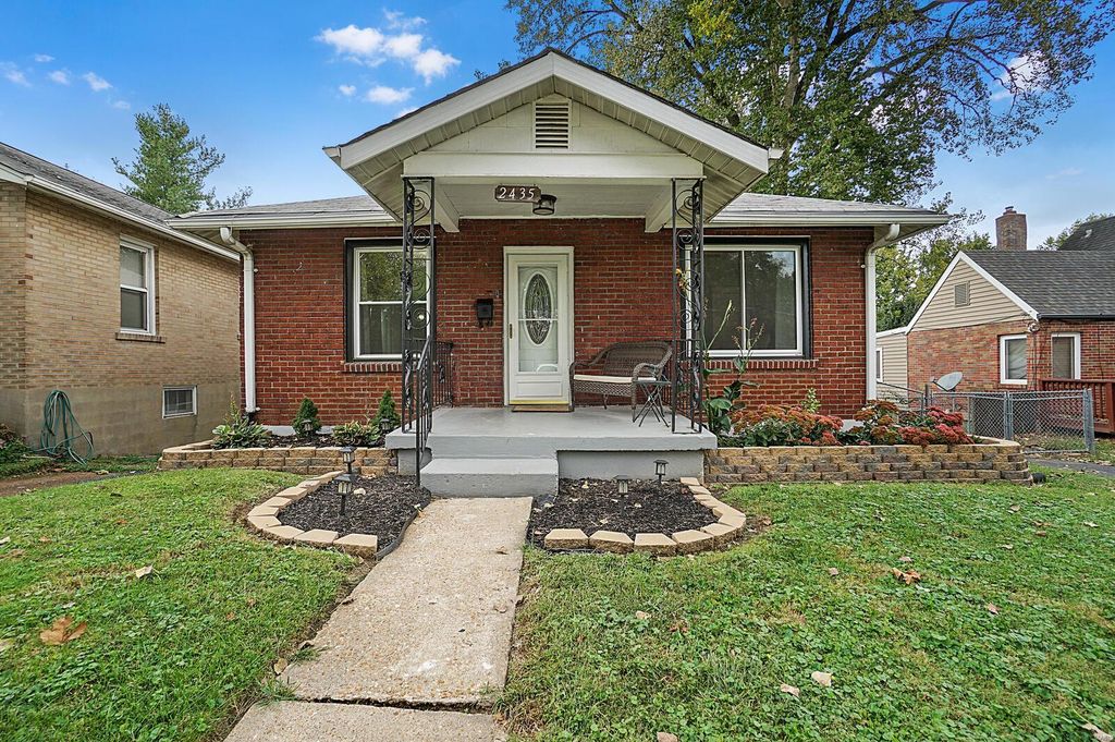 2435 Walton Rd, Saint Louis, MO 63114