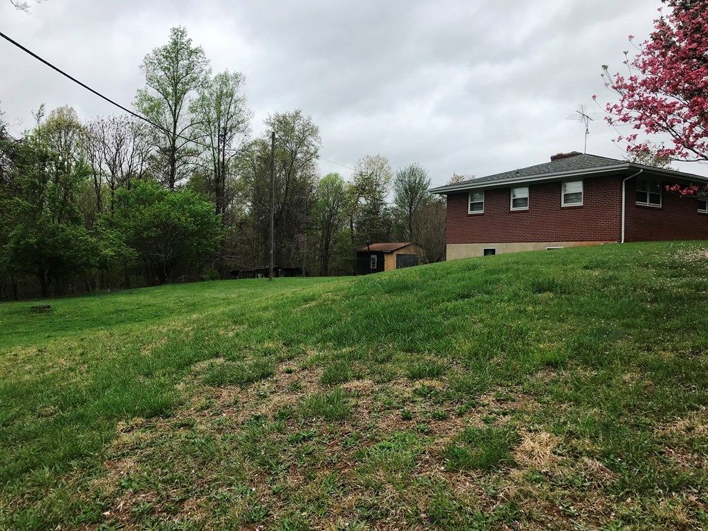 1811 Penn Store Rd, Spencer, VA 3 Bed, 3 Bath SingleFamily Home 50