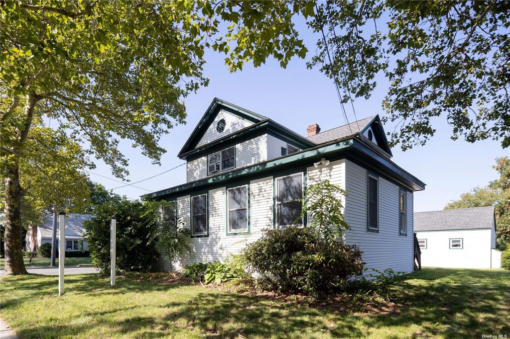 1228 Roanoke Avenue, Riverhead, NY 11901 See Est. Value, Schools & More