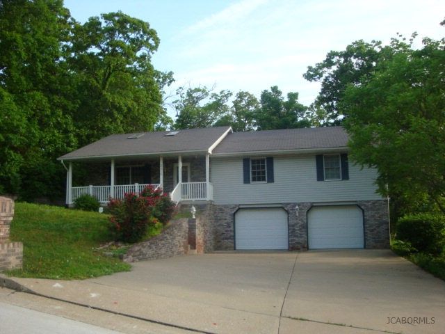 2416 Yorktown Dr, Jefferson City, MO 65109