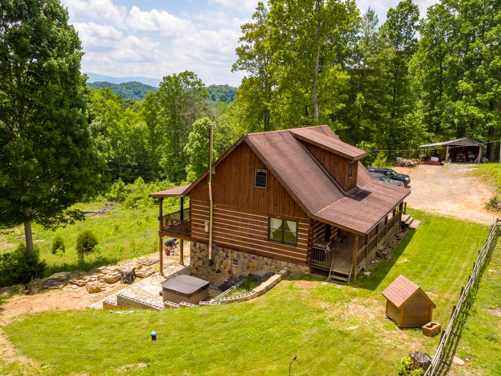 2438 Denton Valley Rd, Bristol, TN 37620 3 Bed, 3 Bath