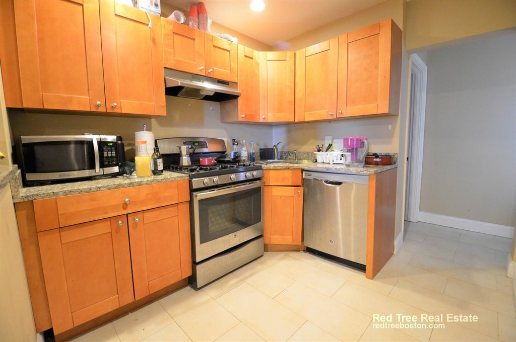 76 Egmont St #5, Allston, MA 02134