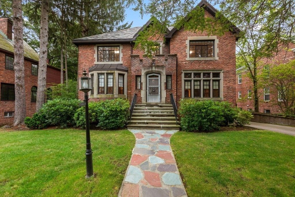 75 Woodchester Dr, Newton, MA 02467