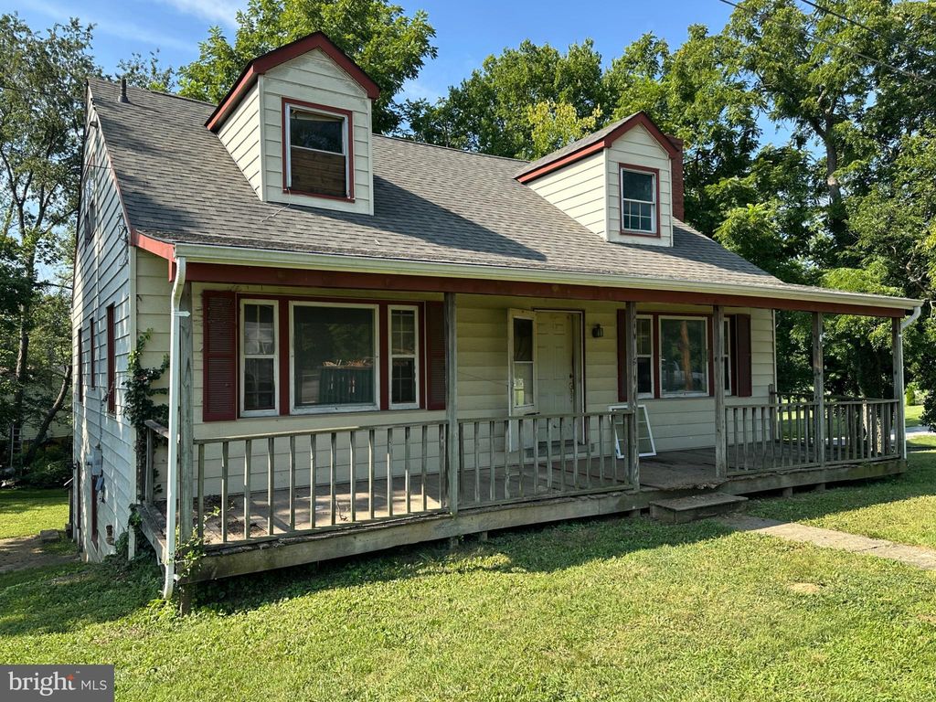201 N  Greenway Ave, Boyce, VA 22620