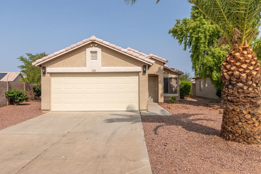 15738 W Cottonwood St, Surprise, AZ 85374
