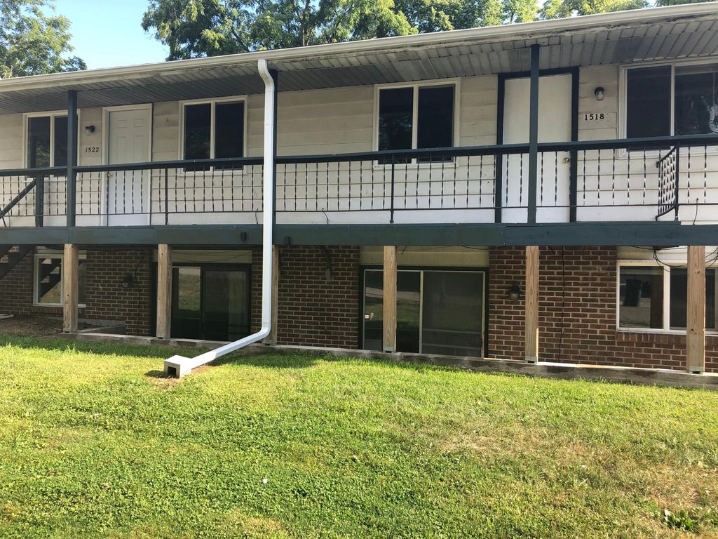 1522 Snyder Rd, East Lansing, MI 48823