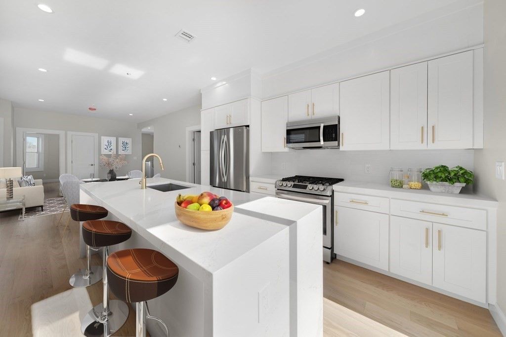 11 Sudan St #PENTHOUSE, Dorchester, MA 02125