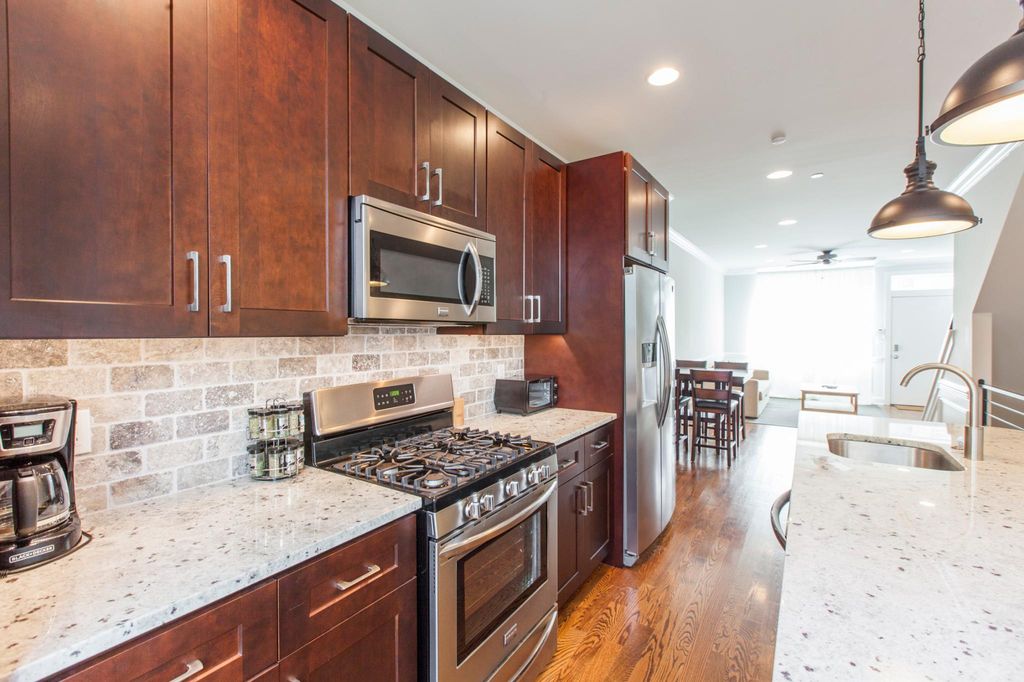 2017 Oakford St, Philadelphia, PA 19146