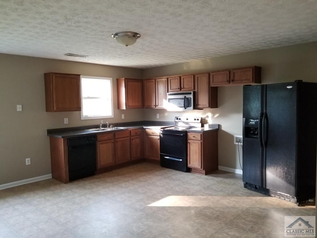 1440 Hill St, Comer, GA 3 Bed, 2 Bath SingleFamily Home 26 Photos