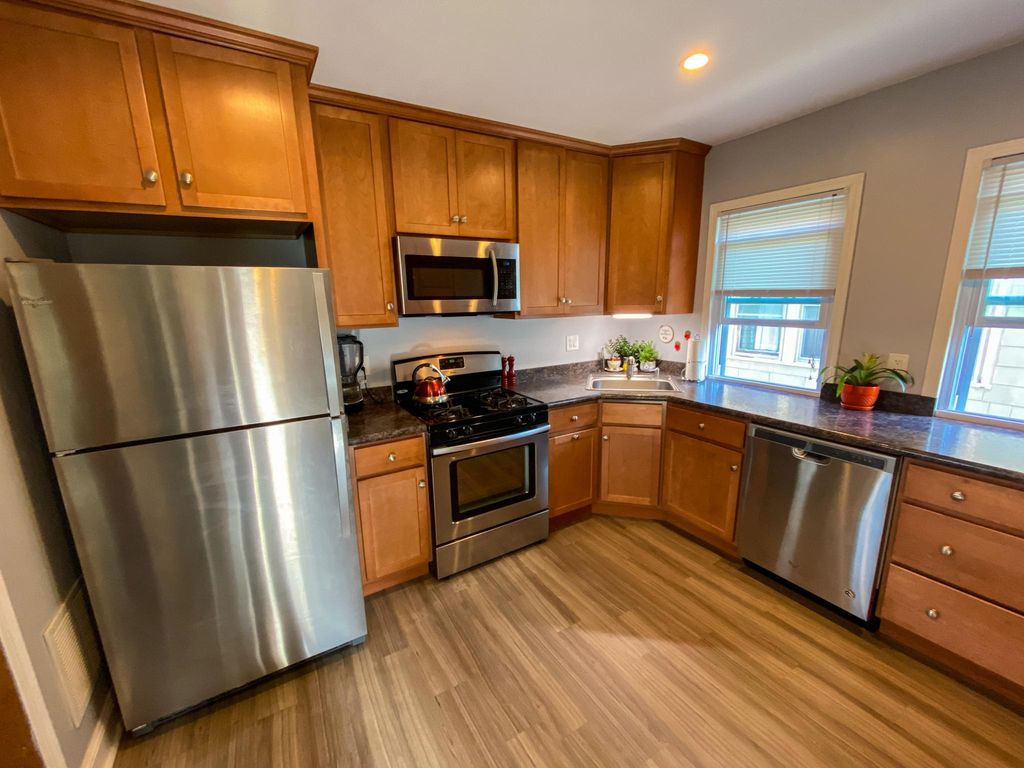 10 Medford Pl, Buffalo, NY 14216