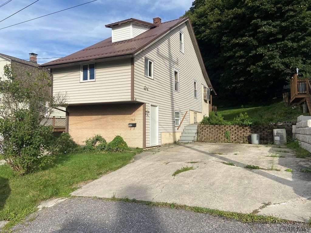 562 Woodland Ave, Johnstown, PA 15902