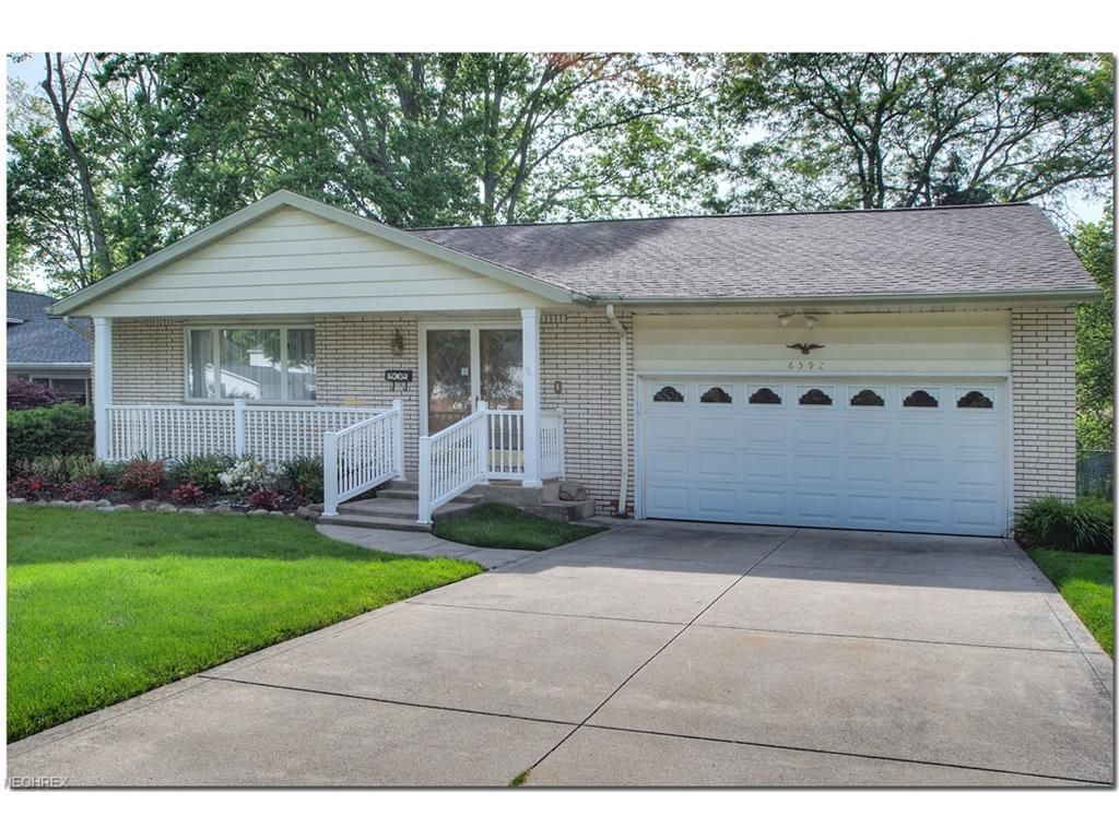 6592 Forest Glen Ave, Solon, OH 44139