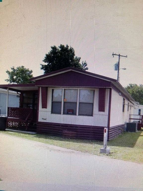 27 Jasmine Pl, Mims, FL 32754