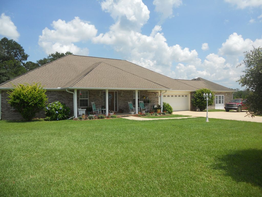7341 Amberwood Ln, Lucedale, MS 39452
