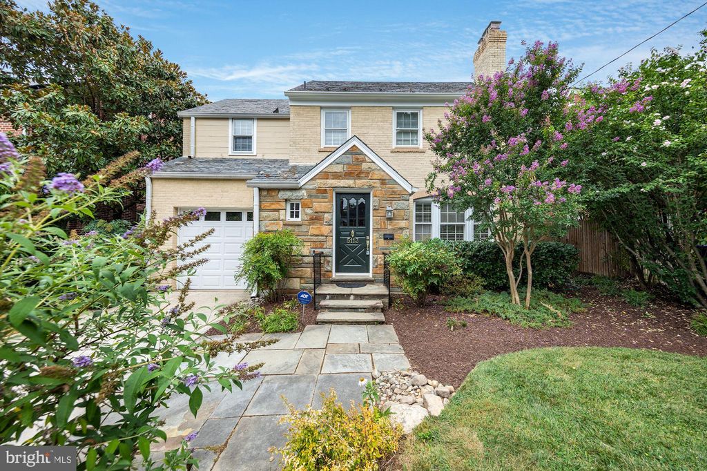 5113 Fairglen Ln, Chevy Chase, MD 20815