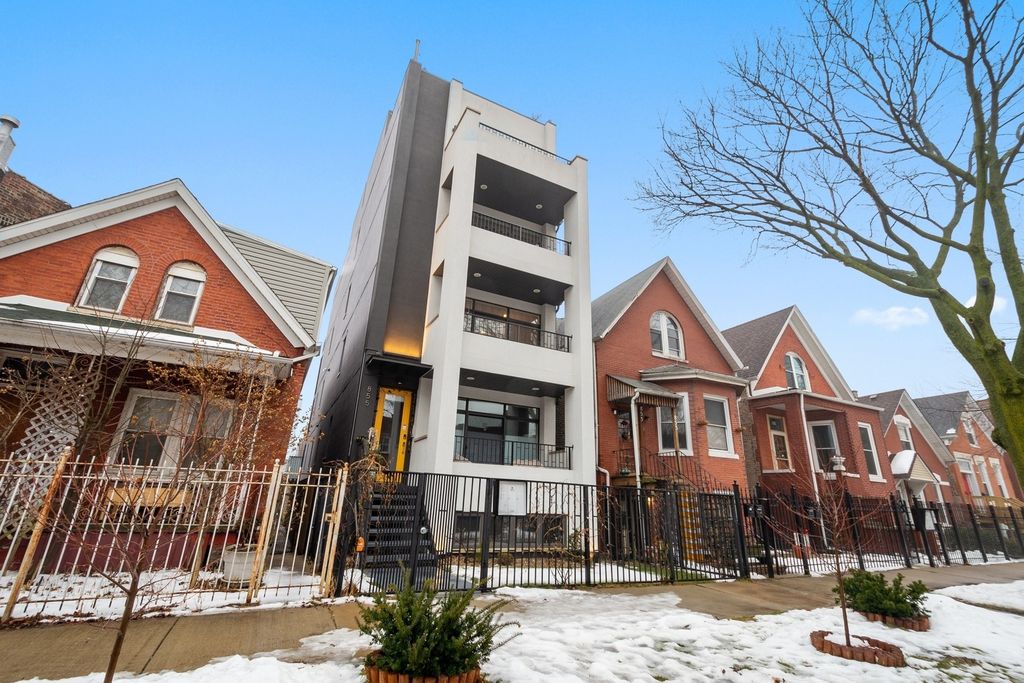 855 N Francisco Ave #2, Chicago, IL 60622