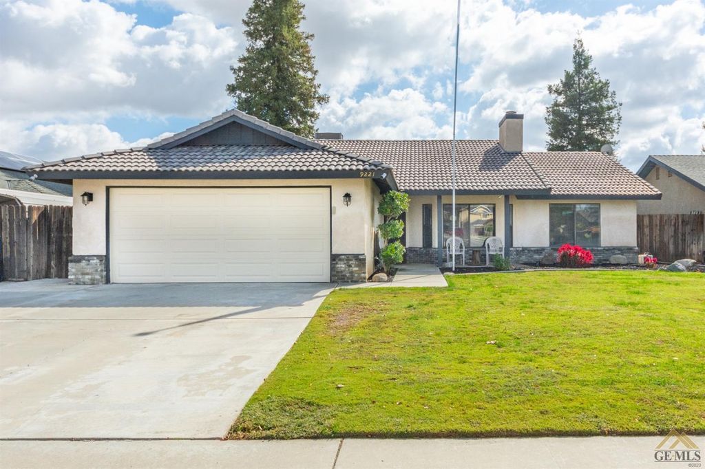 9221 Chinook Ave, Bakersfield, CA 93312