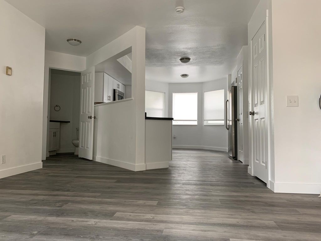 1079 W Amiga Dr, Salt Lake City, UT 84104