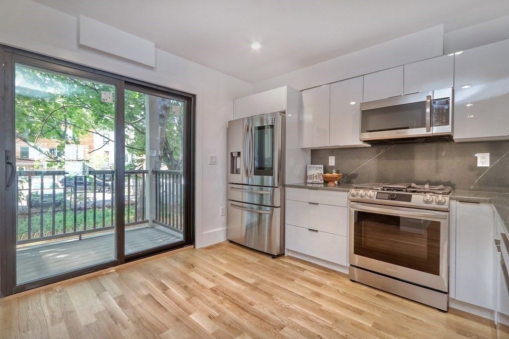4 Everett Pl #1, Boston, MA 02128