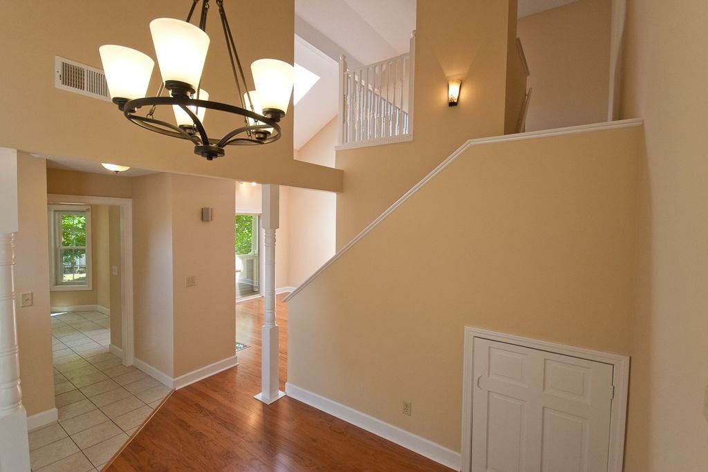 75 Redwood Dr #208, East Haven, CT 06513
