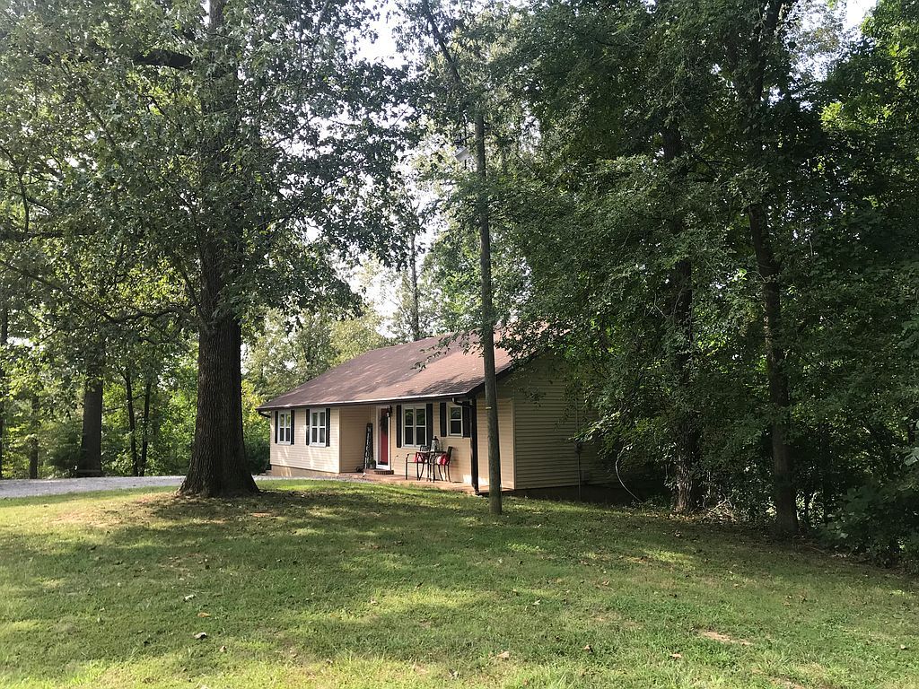 1100 Pearl Dr, Madisonville, KY 42431