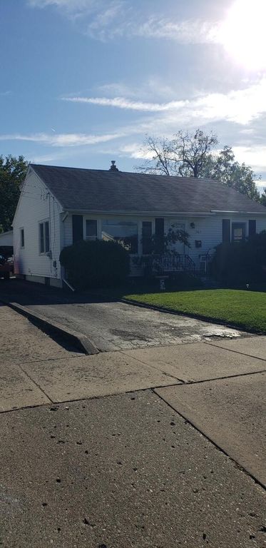 747 Elmwood Ave, Jackson, MI 49203