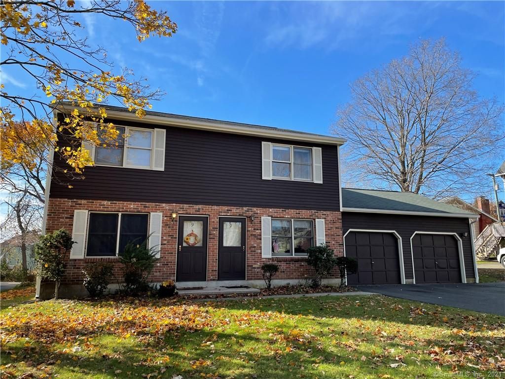 7 Hamre Ln, Branford, CT 06405