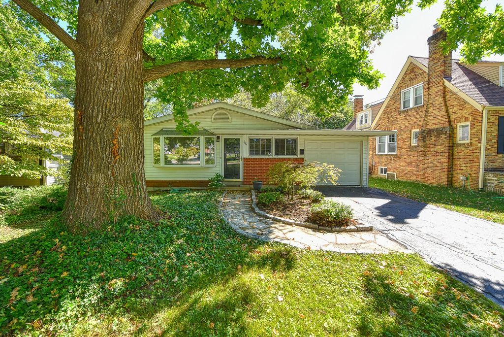 706 N Woodlawn Ave, Saint Louis, MO 63122