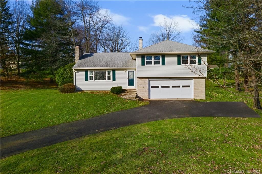 10 Runge Dr, Meriden, CT 06451