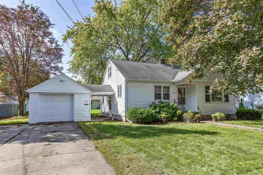 1079 Langlade Ave, Green Bay, WI 54304
