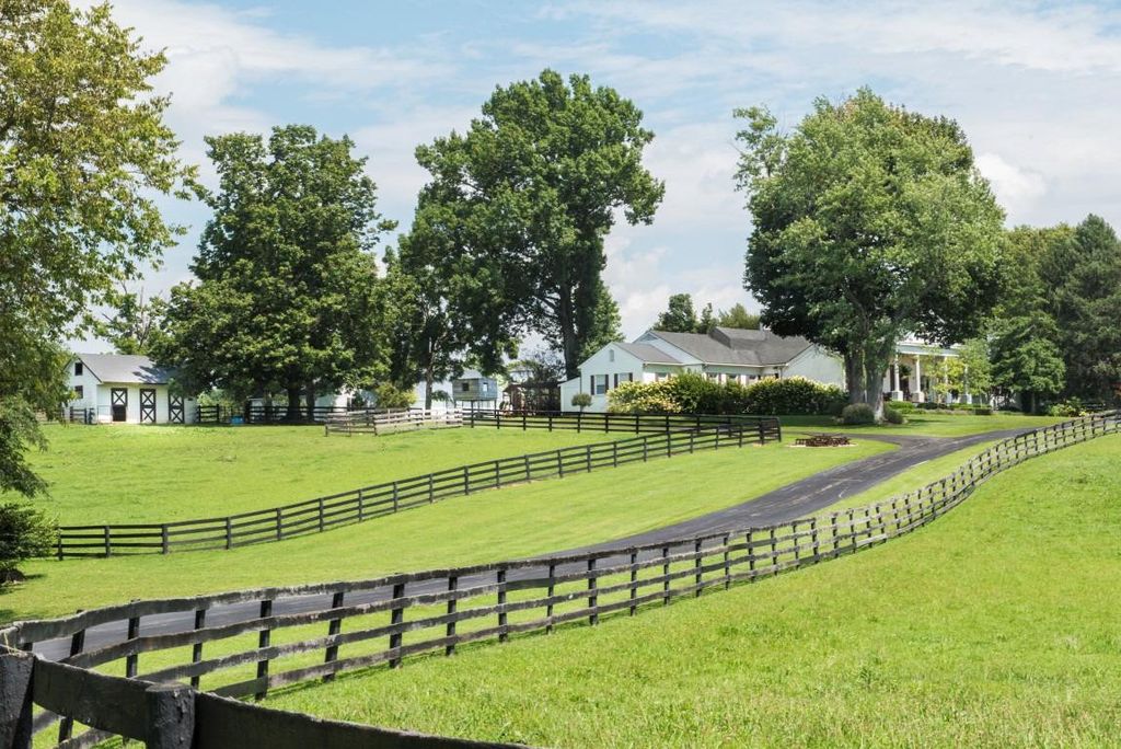 5493 Versailles Rd, Lexington, KY 40510