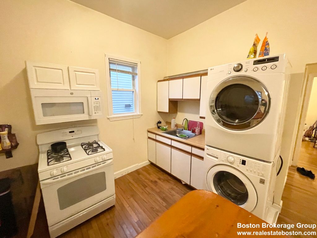 29 Spring Garden St #1, Boston, MA 02125