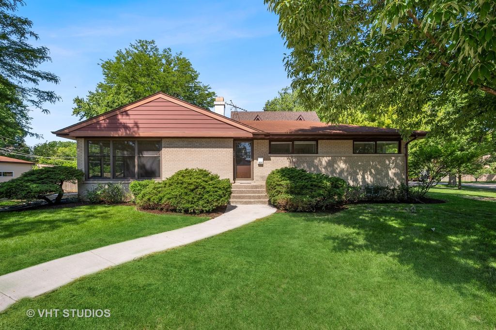 835 Romona Rd, Wilmette, IL 60091