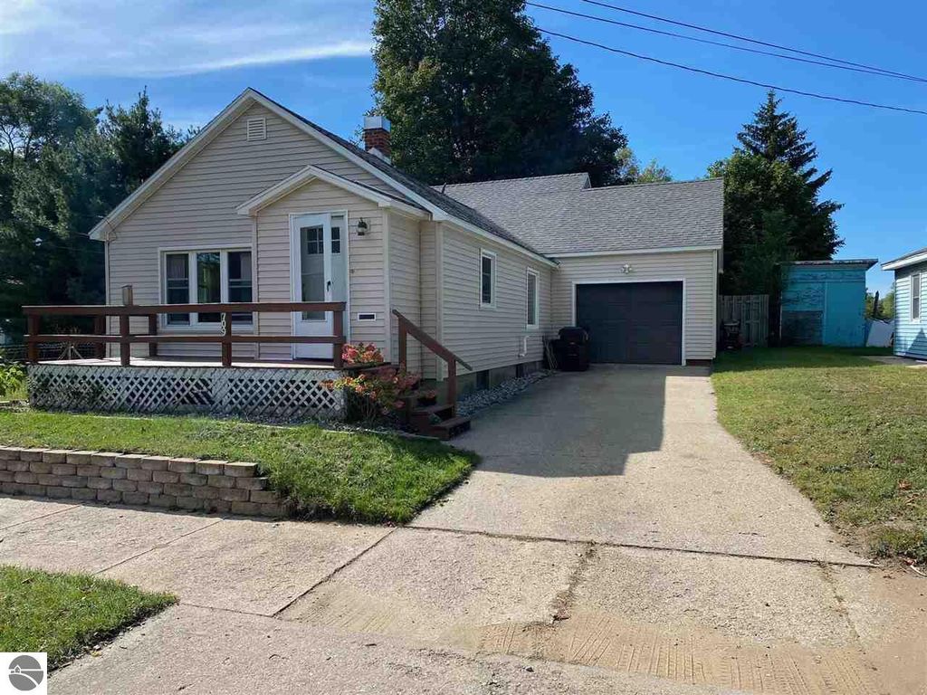 709 Colfax St, Cadillac, MI 49601